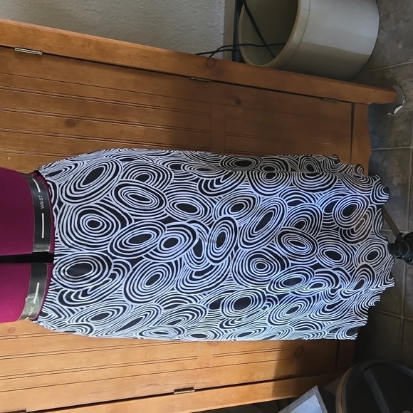 AGB. MIDI SKIRT - Picture 1 of 8